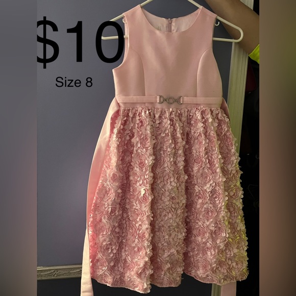 Girls dresses sizes 6,7,8,and12.A variety of colors - Picture 1 of 7